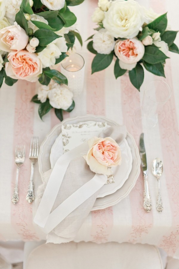 Оформление свадебного стола, Цветы в декоре