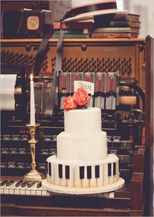 "Музыкальный" свадебный торт